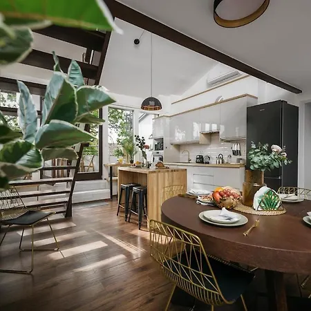 Luxury Haven 3br Penthouse, 3bath, Hot Tub & Roof Apartamento