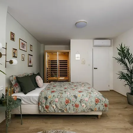 Luxury Haven 3br Penthouse, 3bath, Hot Tub & Roof