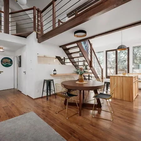 Luxury Haven 3br Penthouse, 3bath, Hot Tub & Roof Apartamento