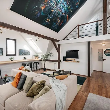 Luxury Haven 3br Penthouse, 3bath, Hot Tub & Roof Apartamento Praga