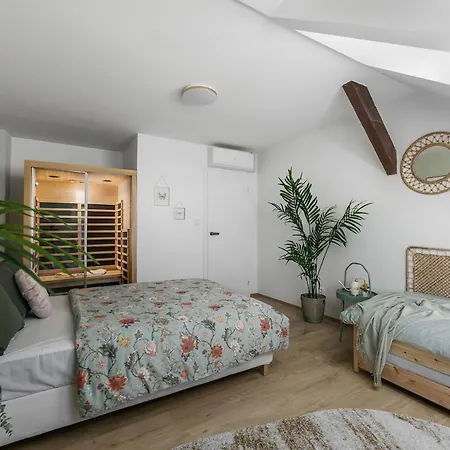 Luxury Haven 3br Penthouse, 3bath, Hot Tub & Roof *