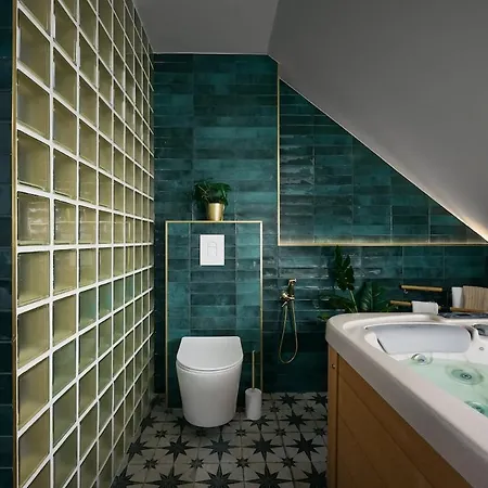 Luxury Haven 3br Penthouse, 3bath, Hot Tub & Roof Apartamento