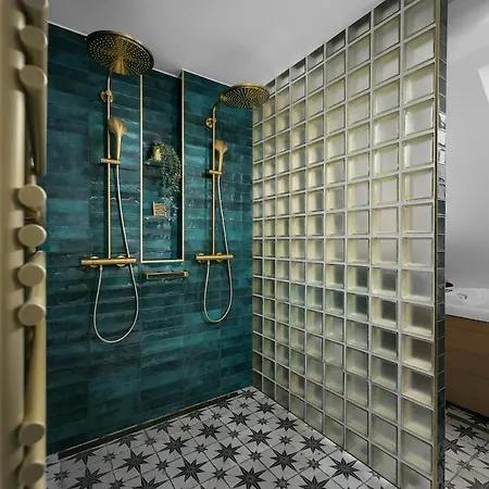 Luxury Haven 3br Penthouse, 3bath, Hot Tub & Roof *